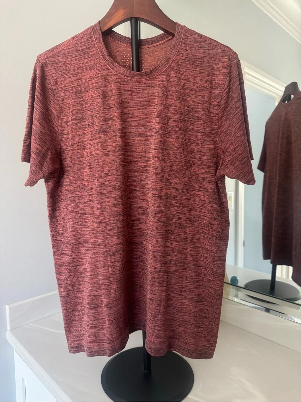 Lululemon Metal Vent Tech Surge Short Sleeve Obsidian / Brick Rose - Picture 3 of 9